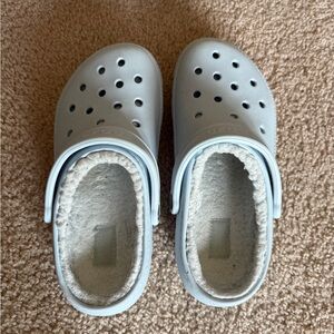 Women’s Ice Blue Fleece Lined Crocs Size 7
